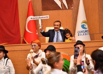 Bayanlar Çukurova Meclisi’ni bastı!