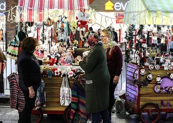 Bayraklılı bayanlardan ‘Yeni yıl kermesi