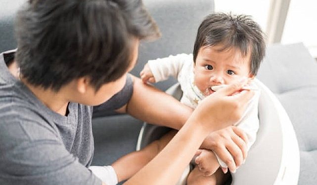 Bebeklerde geçmeyen reflünün nedeni besin alerjisi olabilir!