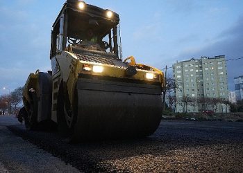Beylikdüzü yol çalışmaları 10 mahallede eş vakitli devam ediyor