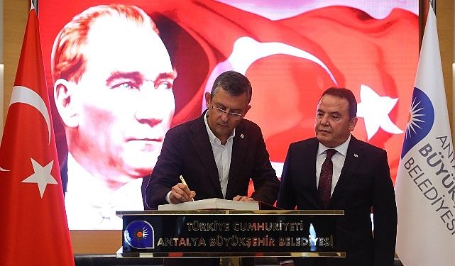 CHP Genel Lideri Özgür Özel Lider Muhittin Böcek’i ziyaret etti