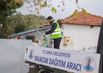 Dikili Belediyesi’nden yakacak yardımı