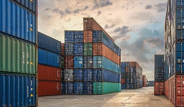 Ege Bölgesi’nin 10 aylık dış ticaret fazlası 8 milyar doları aştı