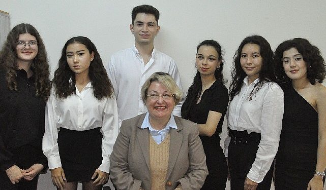 Egeli genç iletişimcilerden “İletişim Serüveni” projesi