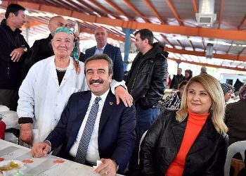 El emeği göz ışığı eserler bu pazarda