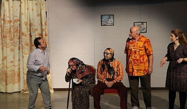 “Entrikalı Dolap Komedyası” Saray’da sahnelendi