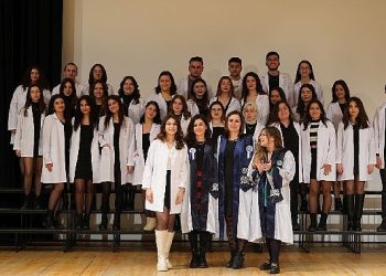 EÜ Sıhhat Bilimleri Fakültesinde öğrenciler beyaz önlüklerini giydi