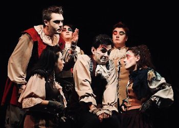 Gemlik’te tiyatro gösterimlerine ağır ilgi