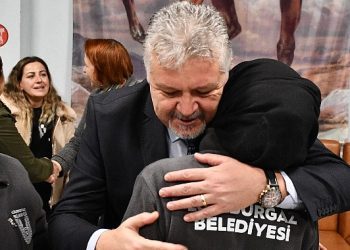 Gerenli işçi bayanlarla bir ortaya geldi 