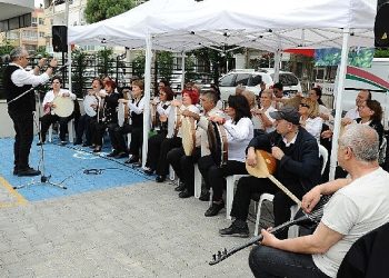 Gündüz Hayat Merkezi Karşıyakalılara umut olmaya devam ediyor 