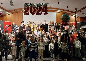 Hematoloji hastası çocuklar yılbaşı partisinde eğlendi 