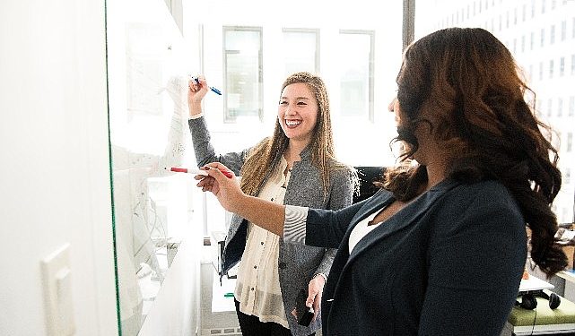 İş dünyasında bayanın yeri