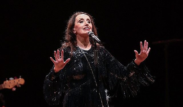 İş Sanat’tan Luz Casal Geçti