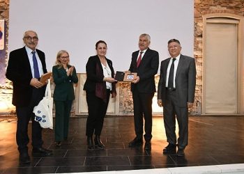 İzmir’de Zelzeleyle Hayat Sempozyumu yapıldı