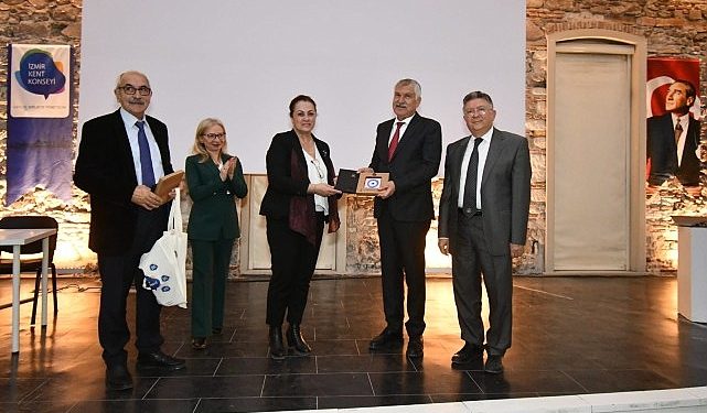 İzmir’de Zelzeleyle Hayat Sempozyumu yapıldı