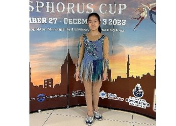 İzmirli Deniz buz pateninde altın madalya kazandı