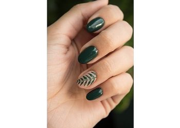 Kalıcı oje ve protez tırnaklardaki bilinmeyen tehlike: Akrilat Alerjisi