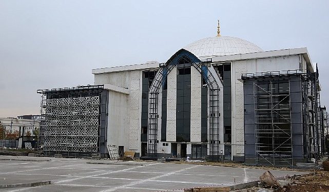 Kartepe’nin çağdaş mimarili mescidi yükseliyor