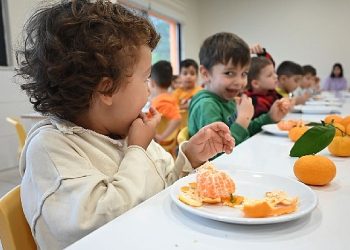 Kemer Belediyesi’nden çocuklar için Zekiye Teyze’ye yardım eli