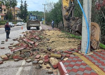Kemer’de yol çalışmaları