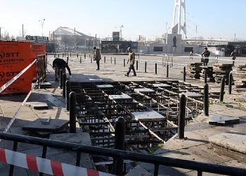 Kent Meydanındaki merasim alanında düzenleme