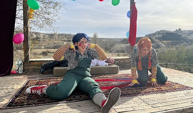 Kent Tiyatrosu oyuncuları özel çocuklar için sahne aldı