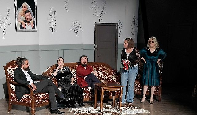 Kent Tiyatrosu Oyuncularından Kahkaha Tufanı