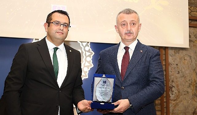 “Kentsel dönüşümü kentsel yenilenmeye dönüştürmeliyiz”