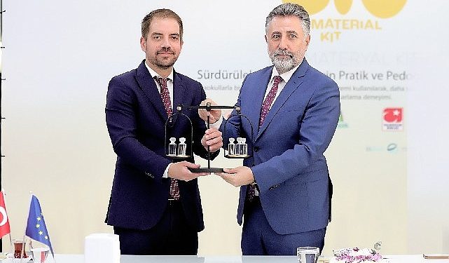 Lider Sandal, “İzmir’in Avrupa’ya açılan kapısı Bayraklı”