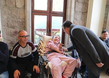 Lider Savran, özel öğrencilerle buluştu