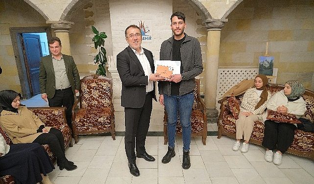 Lider Savran’dan istekli gençlere tebrik