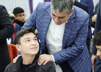 Lider Turan Kandıra’nın atletleri ile bir ortaya geldi