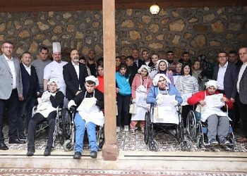 Manisiz Şefler Maharetlerini Mutfakta Sergiledi