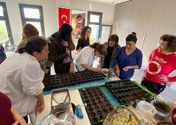 Meslek fabrikası eğitimlerinde sertifika heyecanı