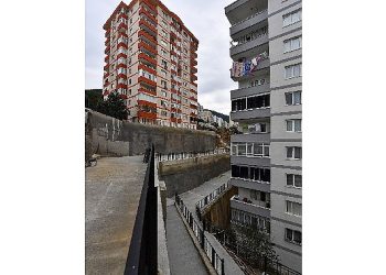 Narlıdere’de çöken duvara ve kayan yola kalıcı tahlil