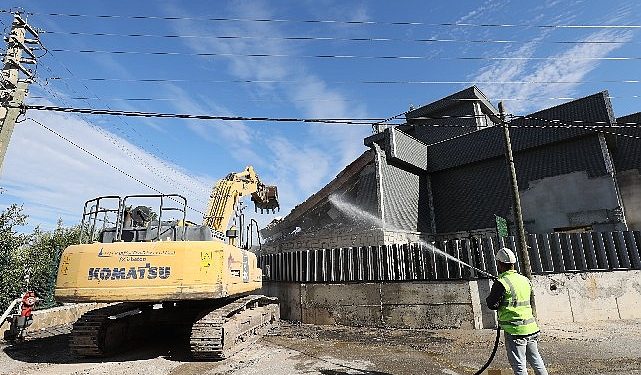 Narlıdere’de, kaçak yapılarla uğraş sürüyor