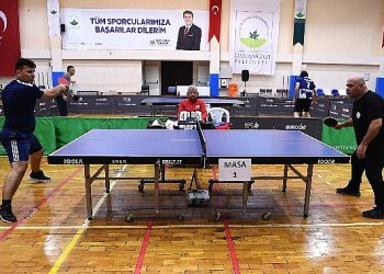 Osmangazi Belediyesi işçisi masa tenisiyle gerilim attı