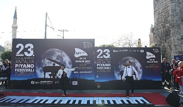 Piyano sihirbazları Antalya ve Alanya’da şov yaptı