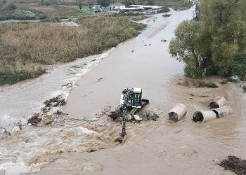 Taşan dereye belediye takımları müdahale etti