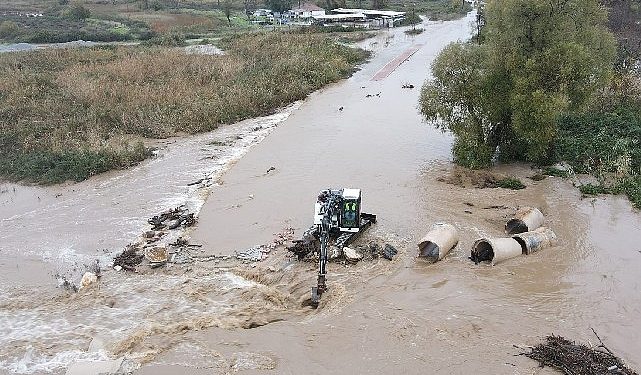 Taşan dereye belediye takımları müdahale etti