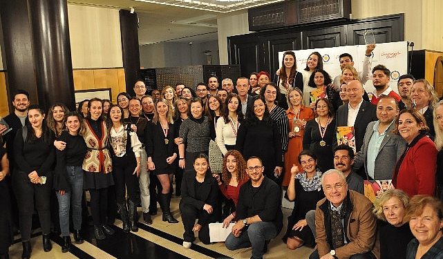 TEGV Maraton Koşucuları Pera’daki Ödül Merasiminde Bir Ortaya Geldi