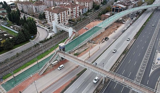 Tramvay çizgisi durağına 78 araçlık otopark