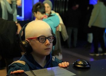 Türk Telekom’un AKM’deki “Tablolar Konuşuyor Dijital Sergisi” görme engelliler için tabloların sesi oldu