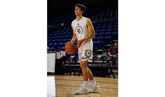 UC Irvine Ekibinin Oyuncusu Derin Saran, NCAA’de Yıldızlaşıyor!