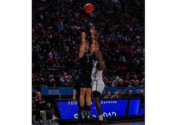 UC Irvine Grubunun Oyuncusu Derin Saran, NCAA’de Yıldızlaşıyor!