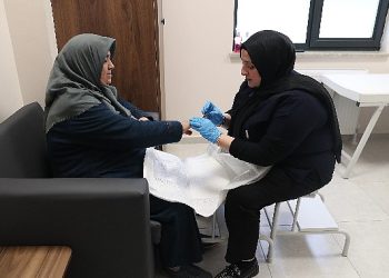 Vefahane’de yaşlılara bebek üzere bakıyorlar