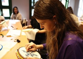 Yılbaşı süslerini kendileri yaptı