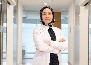 Yumuşak fırçalar temizlemiyor, sert fırçalar diş eti çekilmesi yapıyor