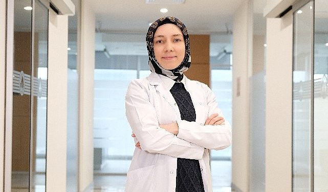 Yumuşak fırçalar temizlemiyor, sert fırçalar diş eti çekilmesi yapıyor