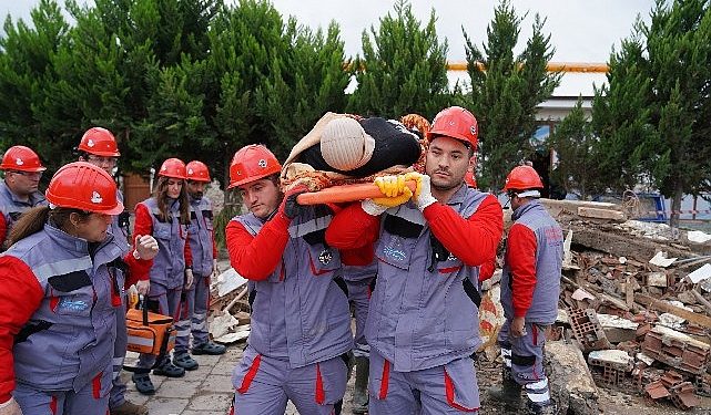 Zelzele tatbikat gerçeği aratmadı